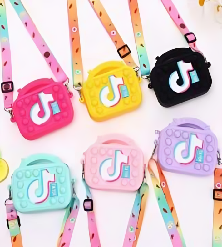 Monedero de silicona diseño de tiktok mas pop it - KM-G09 Imagen principal del producto